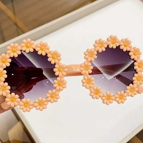 Peach Retro Daisy Flower Sunglasses Women Round Boho Festival Shades Summer Cute - Picture 3 of 4